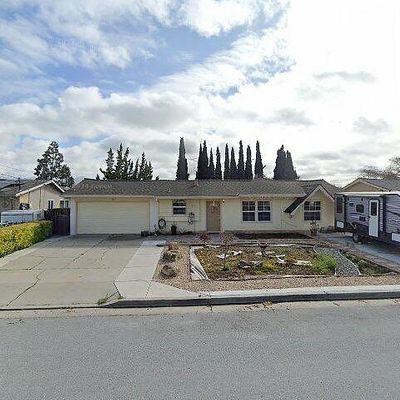 551 El Camino Paraiso, Hollister, CA 95023