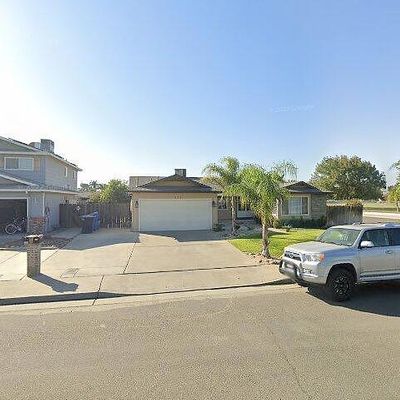 571 Tamarack Ln, Lemoore, CA 93245