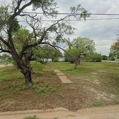 601 S Bois D Arc St, Holliday, TX 76366