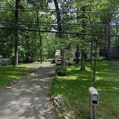 52 Country Club Rd, Avon, CT 06001