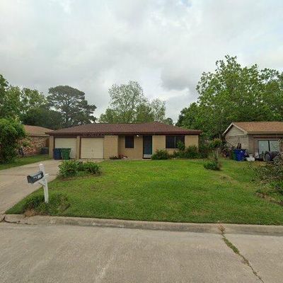 520 W Mimosa St, Angleton, TX 77515