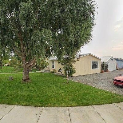 523 Newport Plz, East Wenatchee, WA 98802