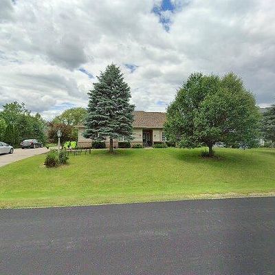 539 E Red Pine Cir, Dousman, WI 53118