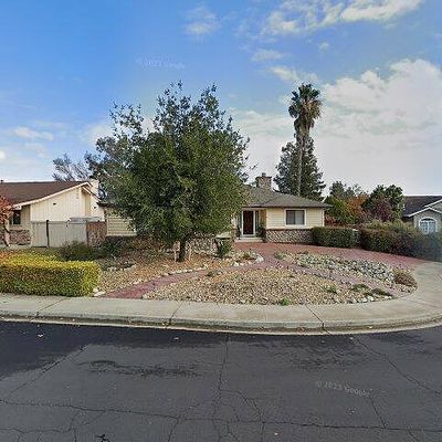 649 Whitney Ct, Vacaville, CA 95687