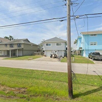 66 Tarpon St, Hitchcock, TX 77563