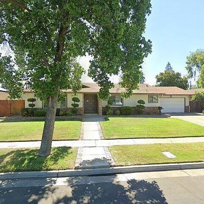 6624 N Angus St, Fresno, CA 93710