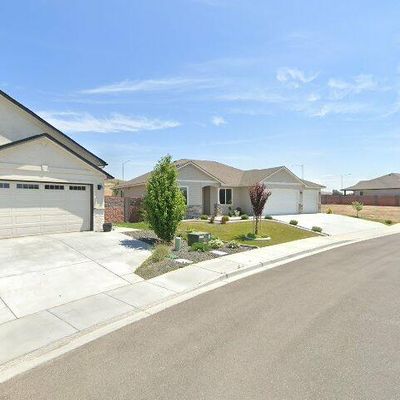 6686 W 28th Ave, Kennewick, WA 99338