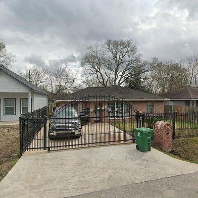 6739 Madrid St, Houston, TX 77021