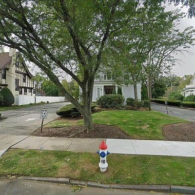 678 Savin Ave #2 E, West Haven, CT 06516