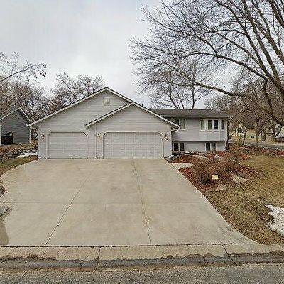 7000 Derby Dr, Chanhassen, MN 55317