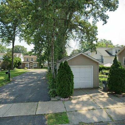 61 10 Th Ave, Hawthorne, NJ 07506