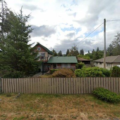 61 Salt Air St, Clallam Bay, WA 98326