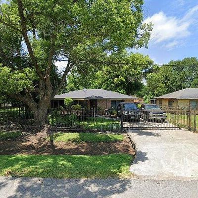 6103 Wipprecht St, Houston, TX 77026