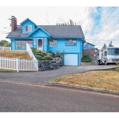 614 Fir Ave, Coos Bay, OR 97420