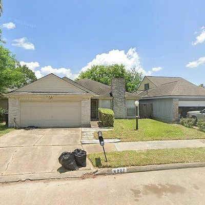 6227 Briar Glade Dr, Houston, TX 77072