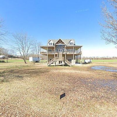 755 Catfish Ln, Crump, TN 38327