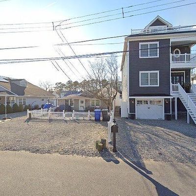 8 Cedar Crest Dr, Toms River, NJ 08753