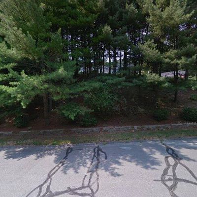 80 Knollwood Ln, Avon, CT 06001