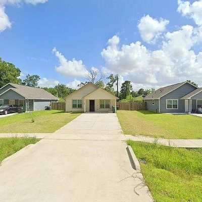 8048 Parker Rd, Houston, TX 77078