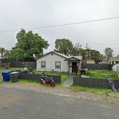 813 E Ivy St, Hanford, CA 93230