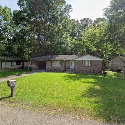 711 Crestview Dr, Hattiesburg, MS 39401