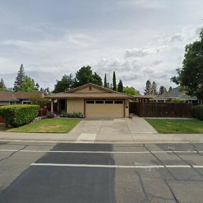 7207 Seasons Dr, Elk Grove, CA 95758