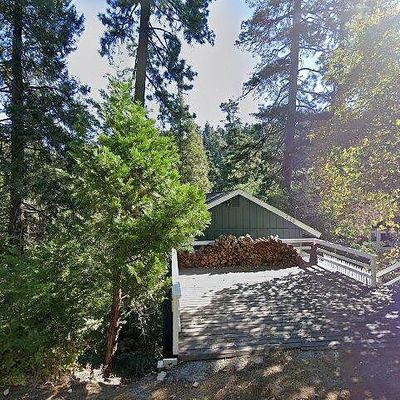 725 Oakmont Ln, Lake Arrowhead, CA 92352