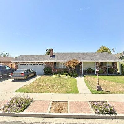 739 N Newton Dr, Dinuba, CA 93618