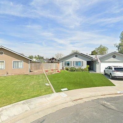 876 Sherry Ct, Hanford, CA 93230