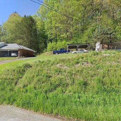 8806 Highway 19 E, Roan Mountain, TN 37687