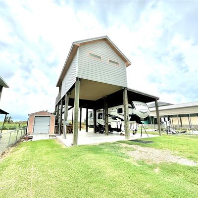 888 East Rd, Port Bolivar, TX 77650