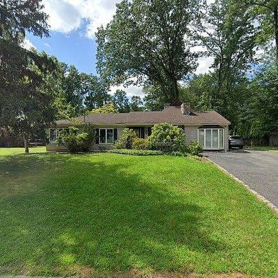 9 Pine St, Green Brook, NJ 08812