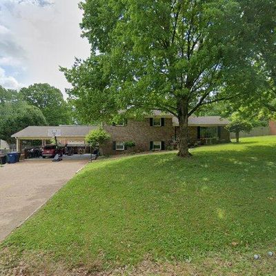 900 Camellia Dr, Columbia, TN 38401