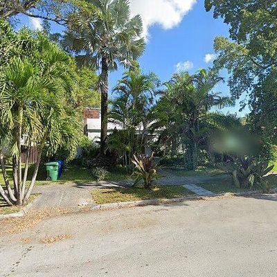 901 Nw 7 Th Street Rd, Miami, FL 33136