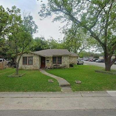 903 E Weinert St, Seguin, TX 78155