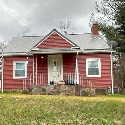 904 Westview St, Narrows, VA 24124