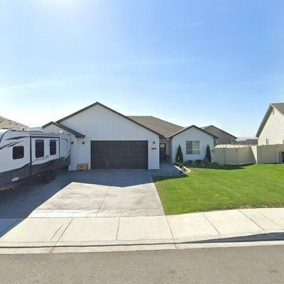 8310 Babine Dr, Pasco, WA 99301