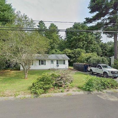 87 Leha Ave, Jewett City, CT 06351