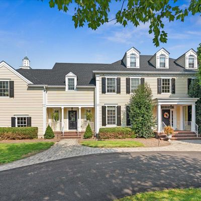 1 Chase Hollow Rd, Hopewell, NJ 08525