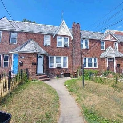 11418 201 St St, Saint Albans, NY 11412