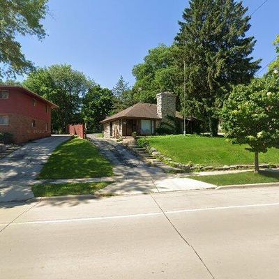 1021 Summit Ave, Waukesha, WI 53188