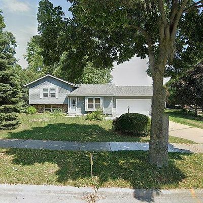 105 Joellen Dr, Waukesha, WI 53188