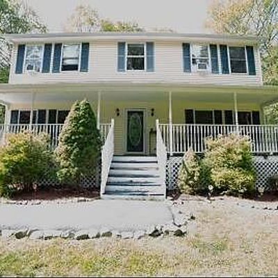 105 Locust Ct, Milford, PA 18337