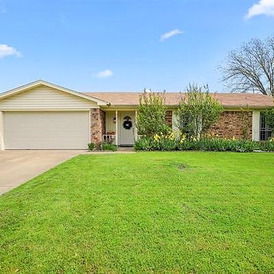 124 Amory Dr, Benbrook, TX 76126