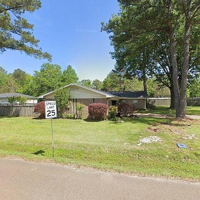 134 Sloan Dr, Richland, MS 39218