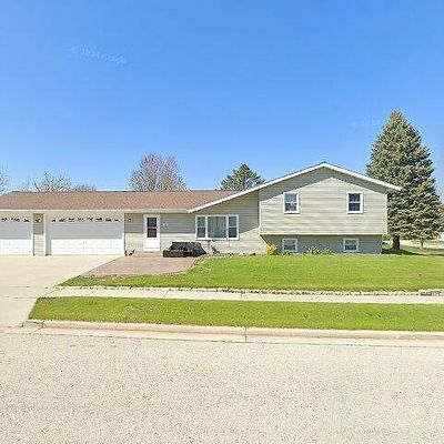 118 Southgate Dr, Eden, WI 53019