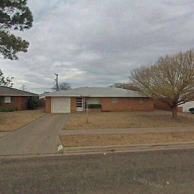 119 Elgin Ave, Levelland, TX 79336