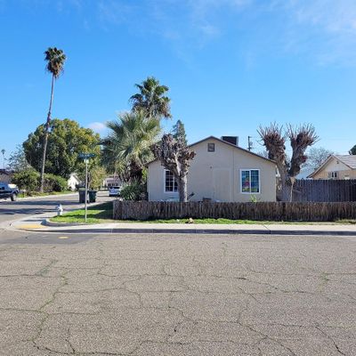 15271 W G St, Kerman, CA 93630