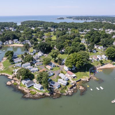 18 Lanphiers Cove Camp, Branford, CT 06405