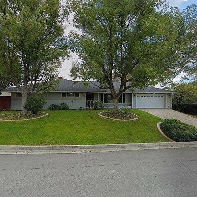 1811 Country Club Dr, Bakersfield, CA 93306